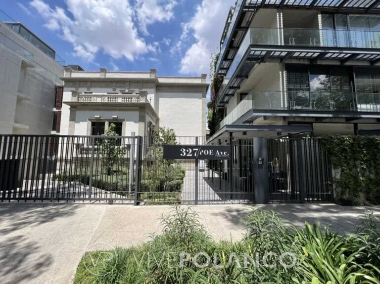 Fachada de desarrollo residencial en Edgar Allan Poe 327 con arquitectura colonial y moderna