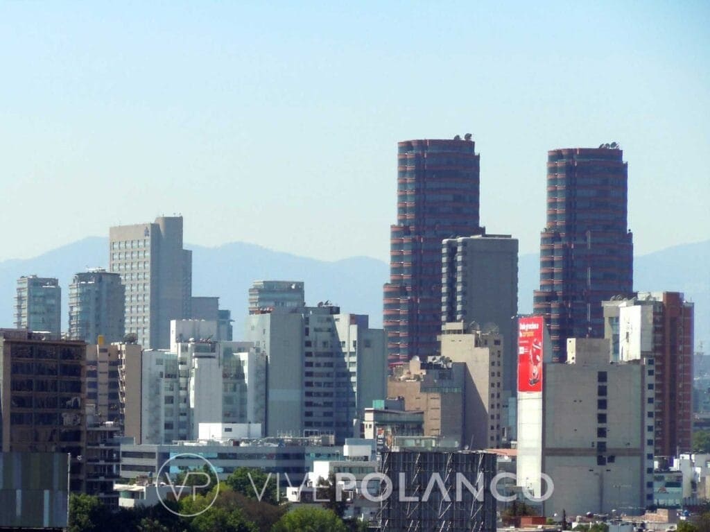 Vista panorámica de edificios residenciales y comerciales en Polanco, Ciudad de México