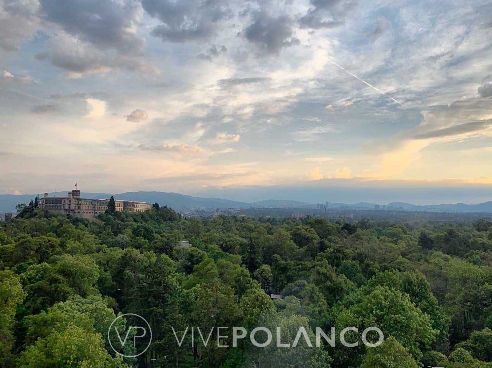 Vista aérea de Polanco y el Bosque de Chapultepec en la Ciudad de México
