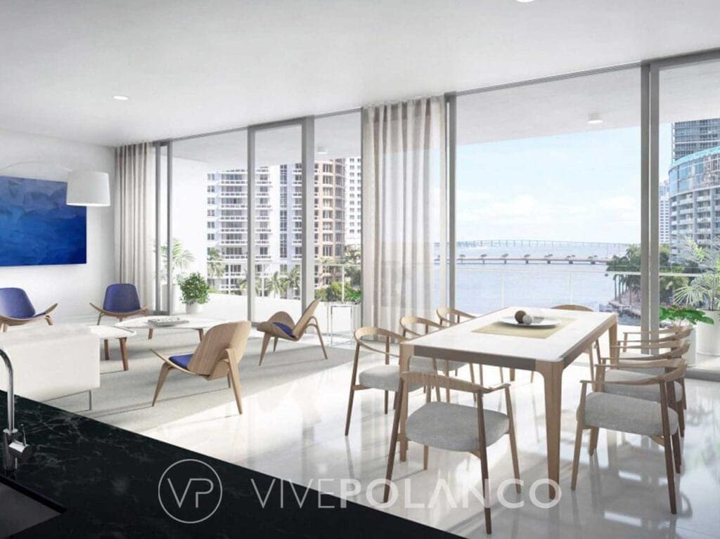 Amplio living comedor en Aston Martin Residences Miami con ventanales panorámicos, vista al océano y mobiliario contemporáneo en Aston Martin Miami, Polanco