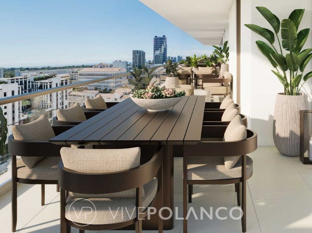 Terraza amueblada del 888 Brickell Miami Dolce & Gabbana con mesa de comedor y vista panorámica urbana