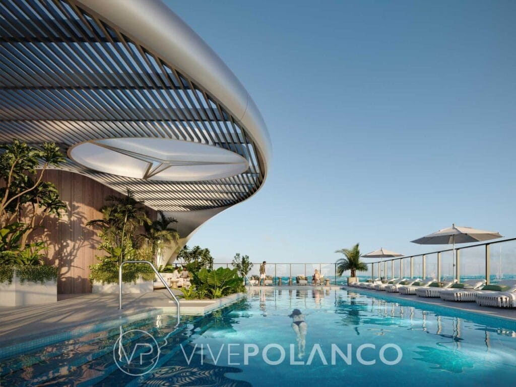 Piscina infinita en azotea de Mercedes-Benz Places con diseño arquitectónico curvo, palmeras y vista al mar en Mercedes Benz Condo Miami, Polanco