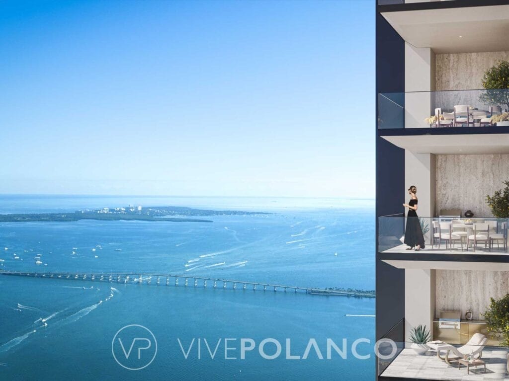 Balcones con vista a la bahía de Miami desde apartamentos de lujo, mostrando terrazas con mobiliario contemporáneo en 888 Brickell Miami, Polanco