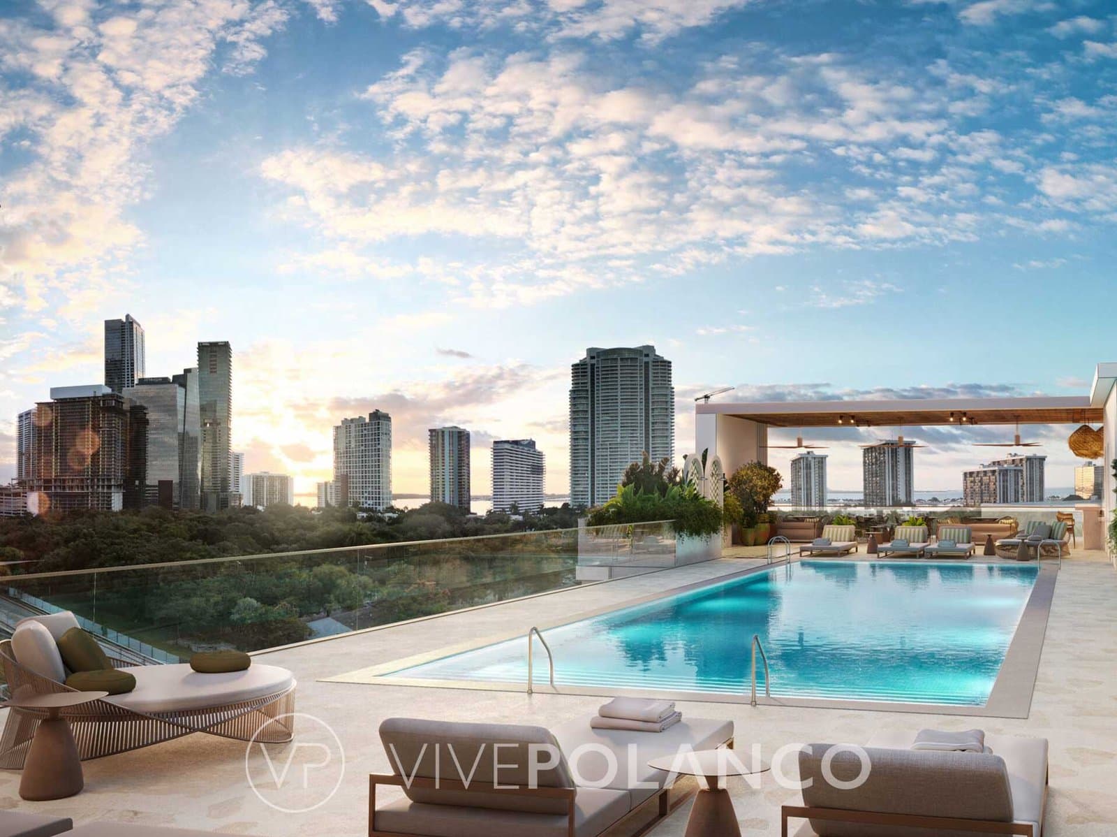 Terraza con alberca y vista al skyline de Miami