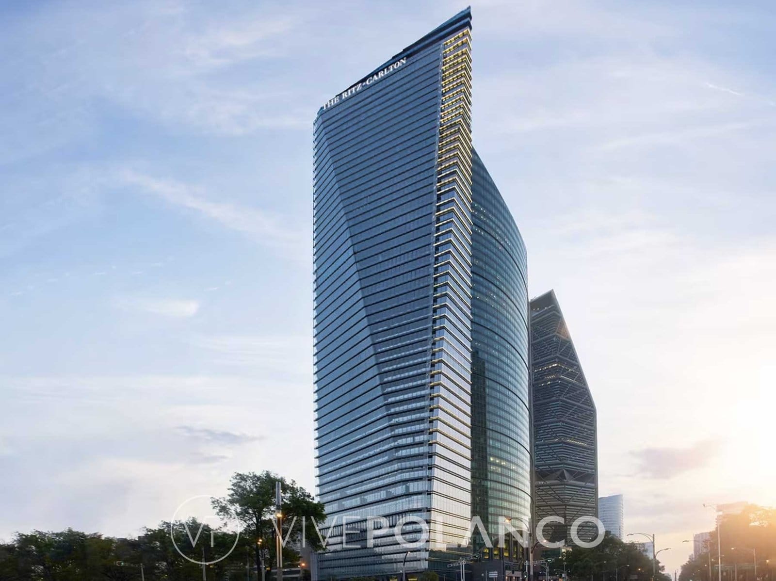 Fachada de vidrio de la torre The Ritz-Carlton en Paseo de la Reforma 509, Ciudad de México