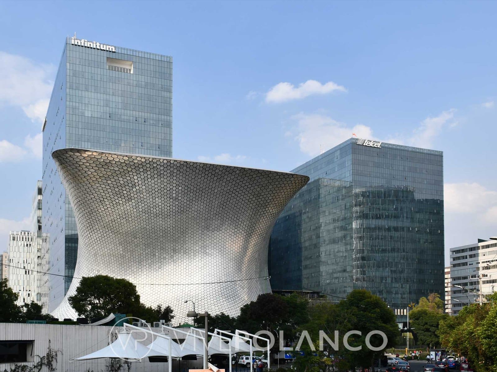 Vista aérea de Plaza Carso en Polanco con el Museo Soumaya y Torre Inbursa al fondo