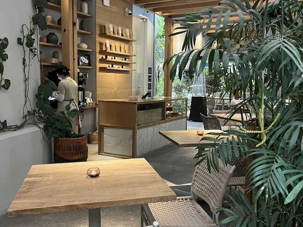 Fachada de Aúna Café en Anatole France 139, Polanco, contiguo al restaurante Aúna reconocido por la Guía Michelin