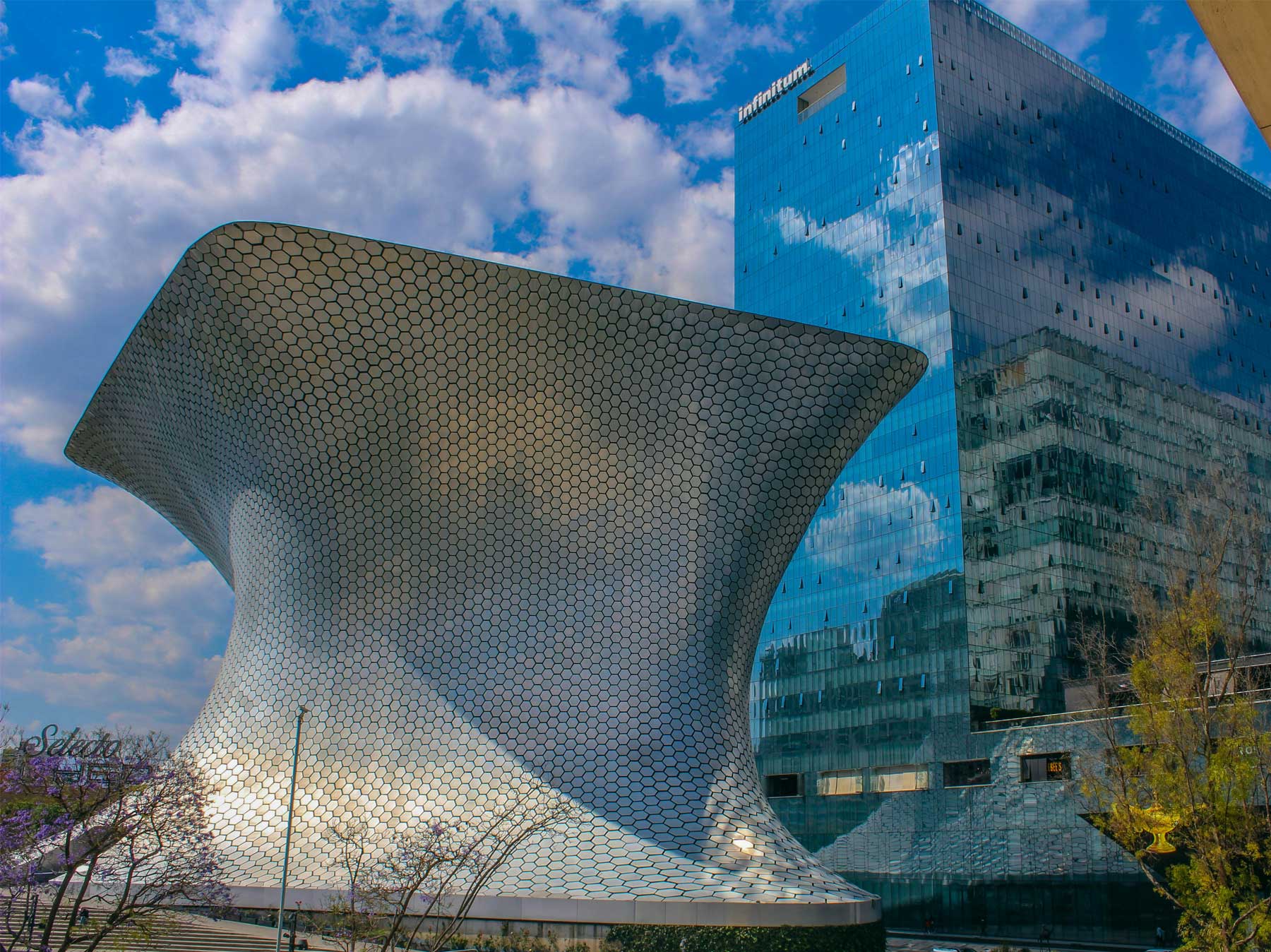 Fachada de aluminio del Museo Soumaya en Plaza Carso