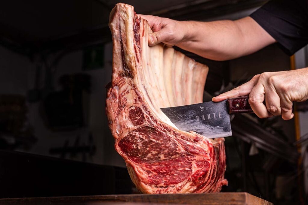 Tomahawk con cuchillo de DANTE Brasa y Fuego en Polanco