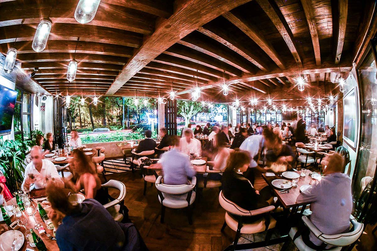 Comedor de DANTE Brasa y Fuego, steakhouse premium en Polanco