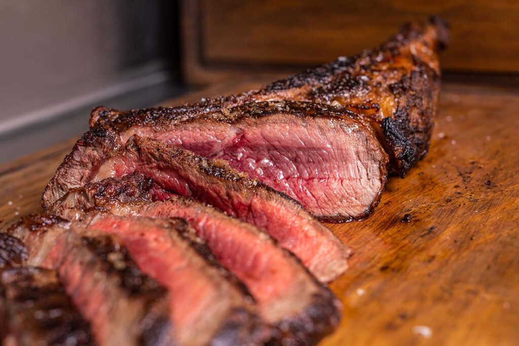 Tomahawk rebanado a la brasa en DANTE Brasa y Fuego, Polanco
