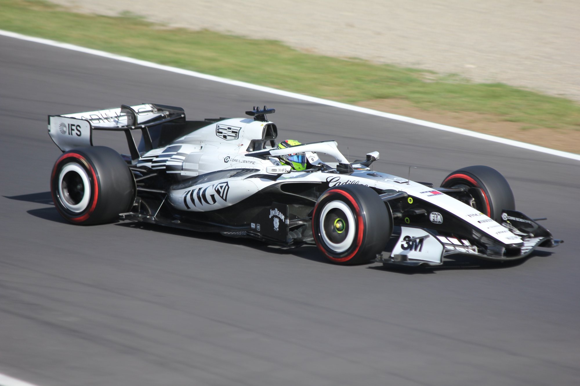 Sergio Pérez al volante del Cadillac MAC-26 número 11, Fórmula 1 2026